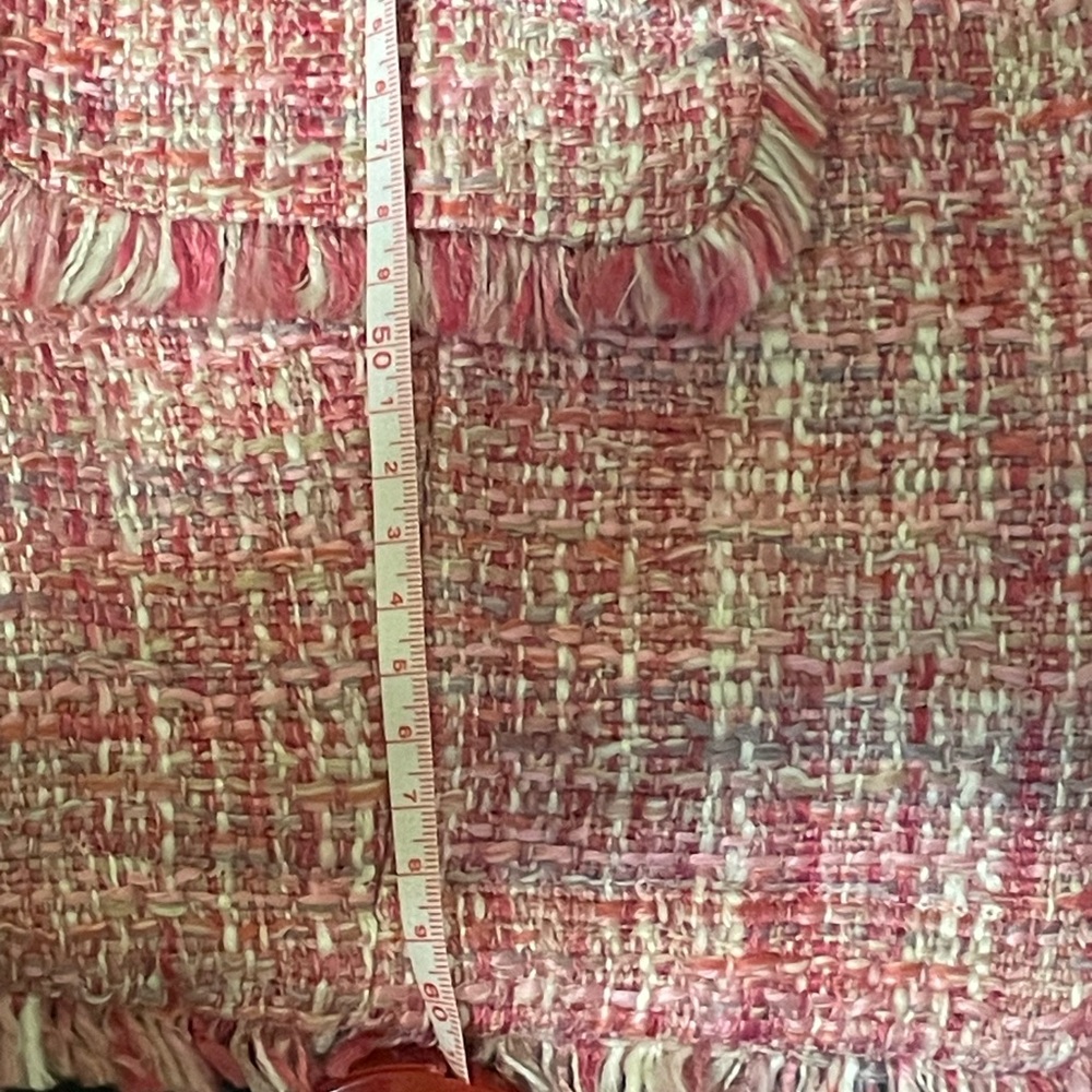 Pink tweed, Chanel-like jacket. - Picture 7 of 8